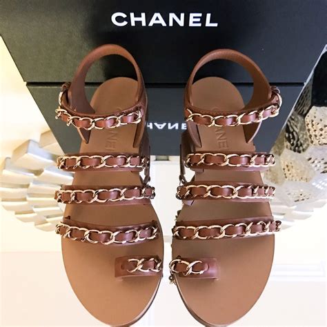 sandali chanel con brillantini|Chanel suede sandals.